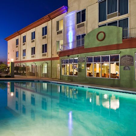 Holiday Inn Express Hotel & Suites Live Oak By Ihg Екстериор снимка