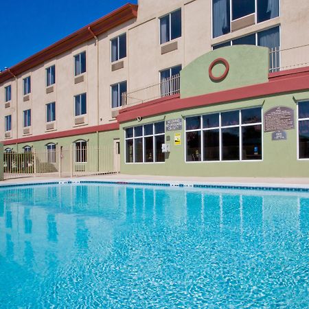 Holiday Inn Express Hotel & Suites Live Oak By Ihg Екстериор снимка