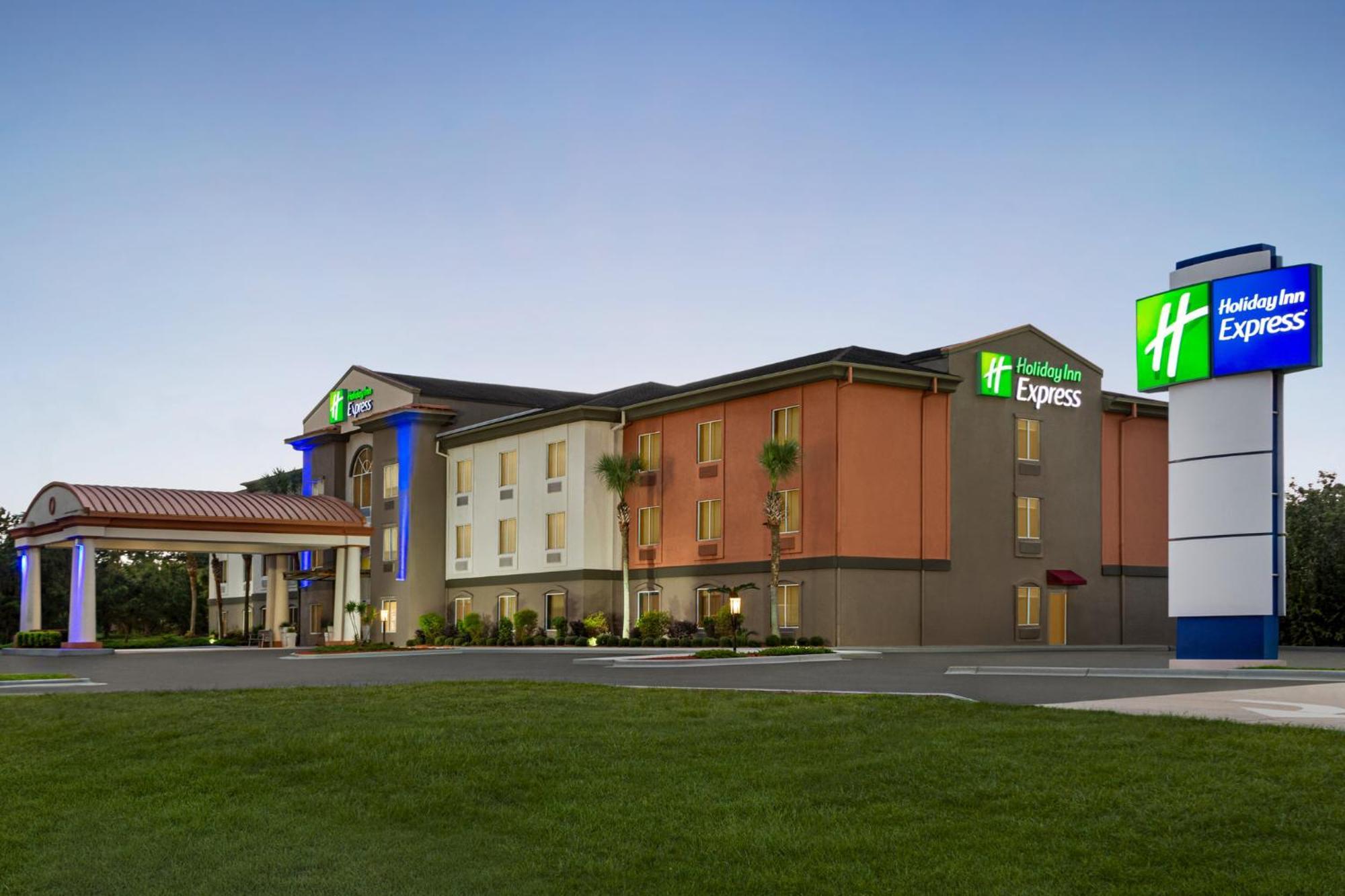 Holiday Inn Express Hotel & Suites Live Oak By Ihg Екстериор снимка