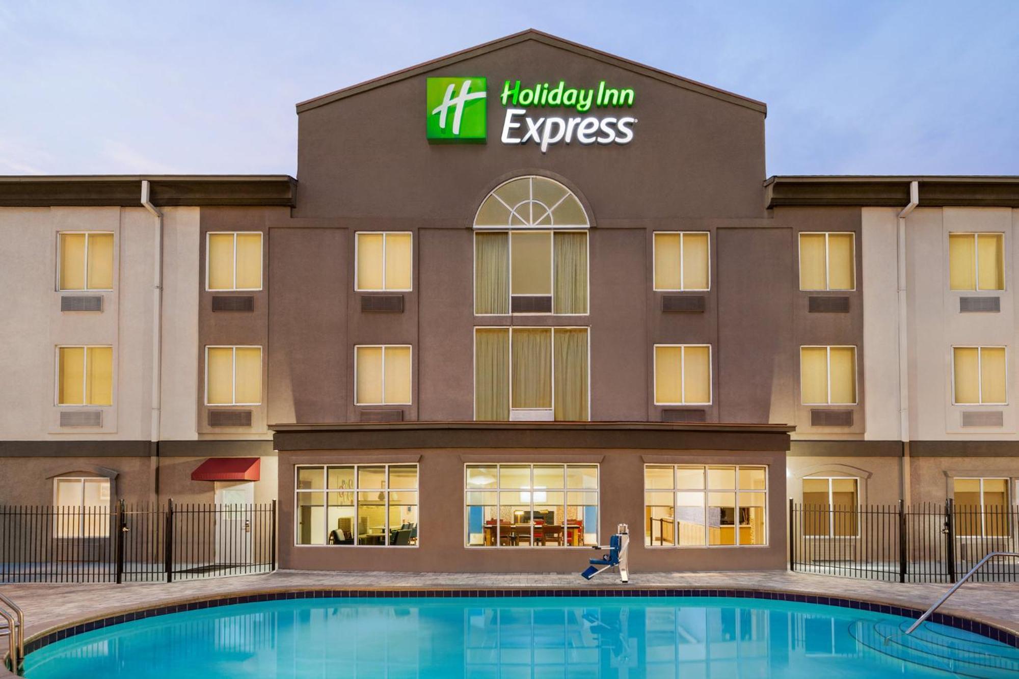 Holiday Inn Express Hotel & Suites Live Oak By Ihg Екстериор снимка